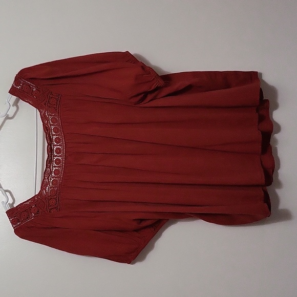 Rust red buttoned peasant top. - Picture 4 of 8